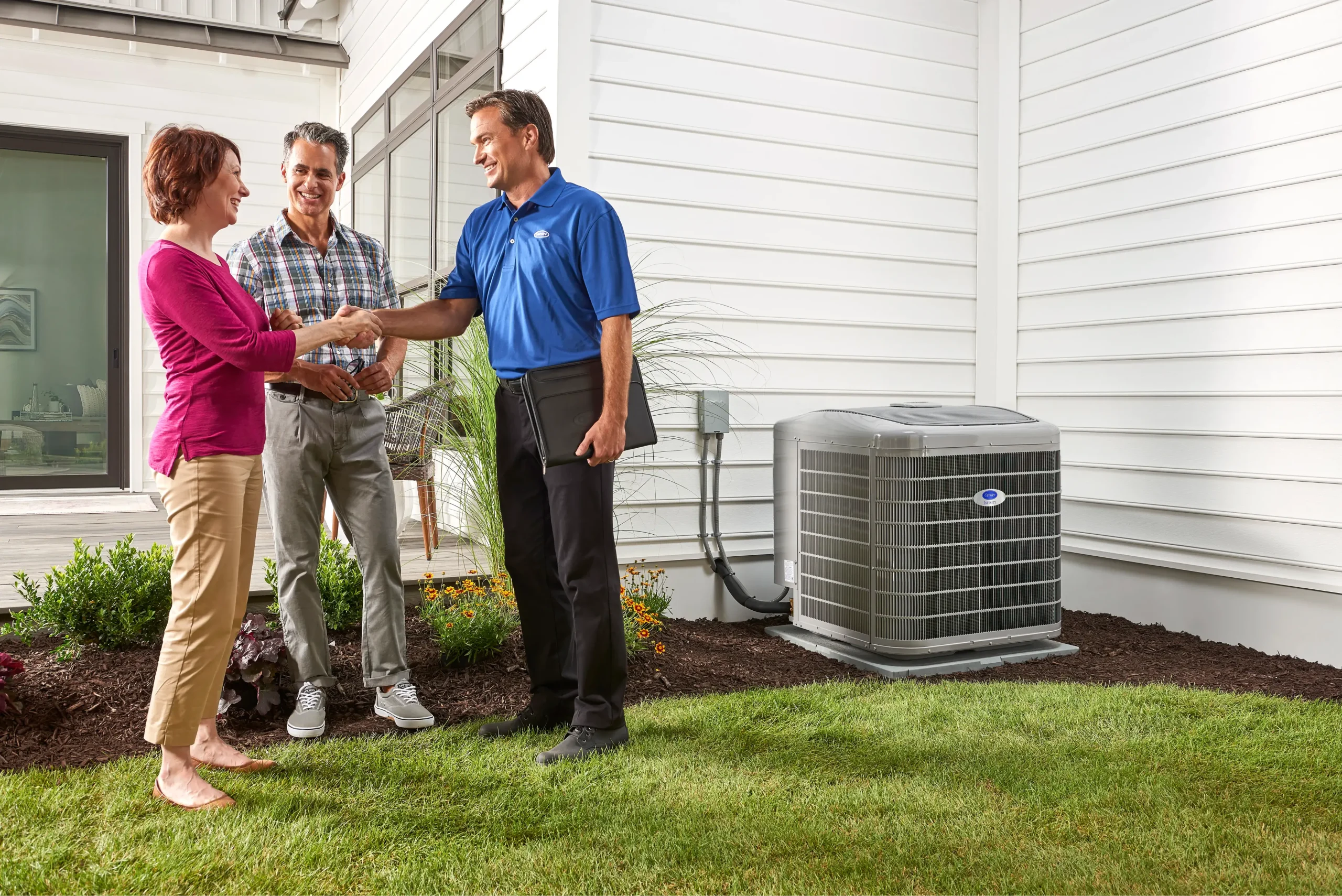 dealer-outside-shaking-hands-with-couple